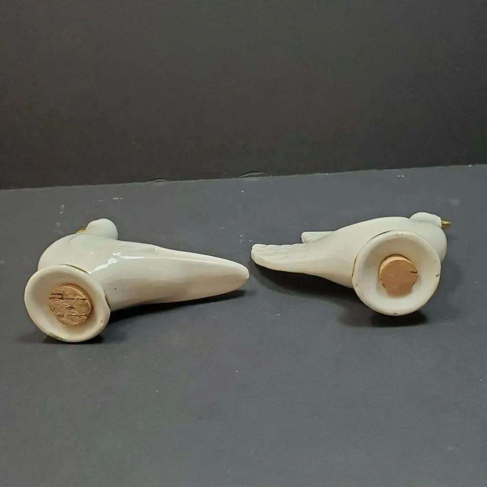 Elbee Art Cleveland Dove Salt & Pepper Shakers w/ Foil Label Hand Decorated